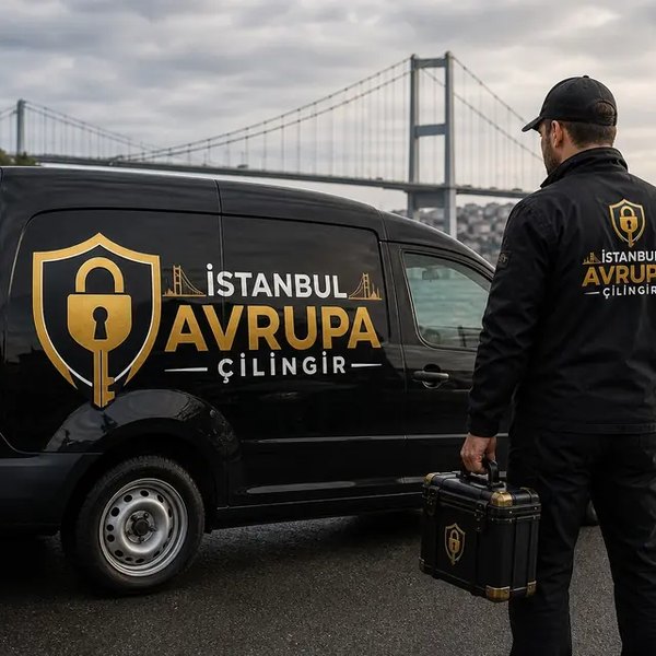 Çilingir atölyesinde anahtar ve kilit çalışması